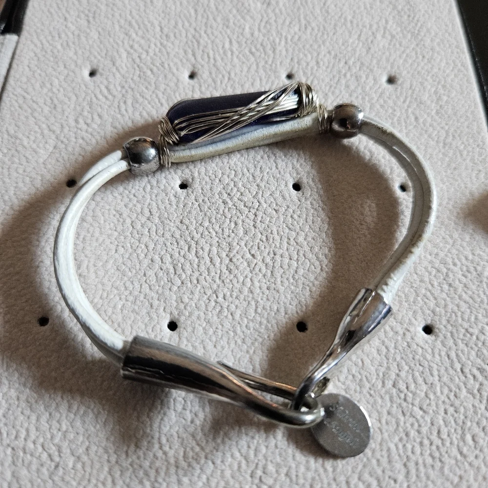 SEA GLASS LEATHER WRAP BRACELET BY SHARON DEANGELO - Picture 7 of 9